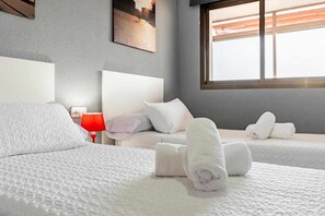 4 habitaciones, tabla de planchar con plancha y cuna de viaje 