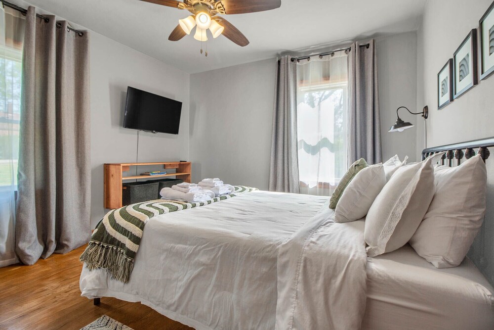 Quiet Downtown Marion House Marion Vrbo