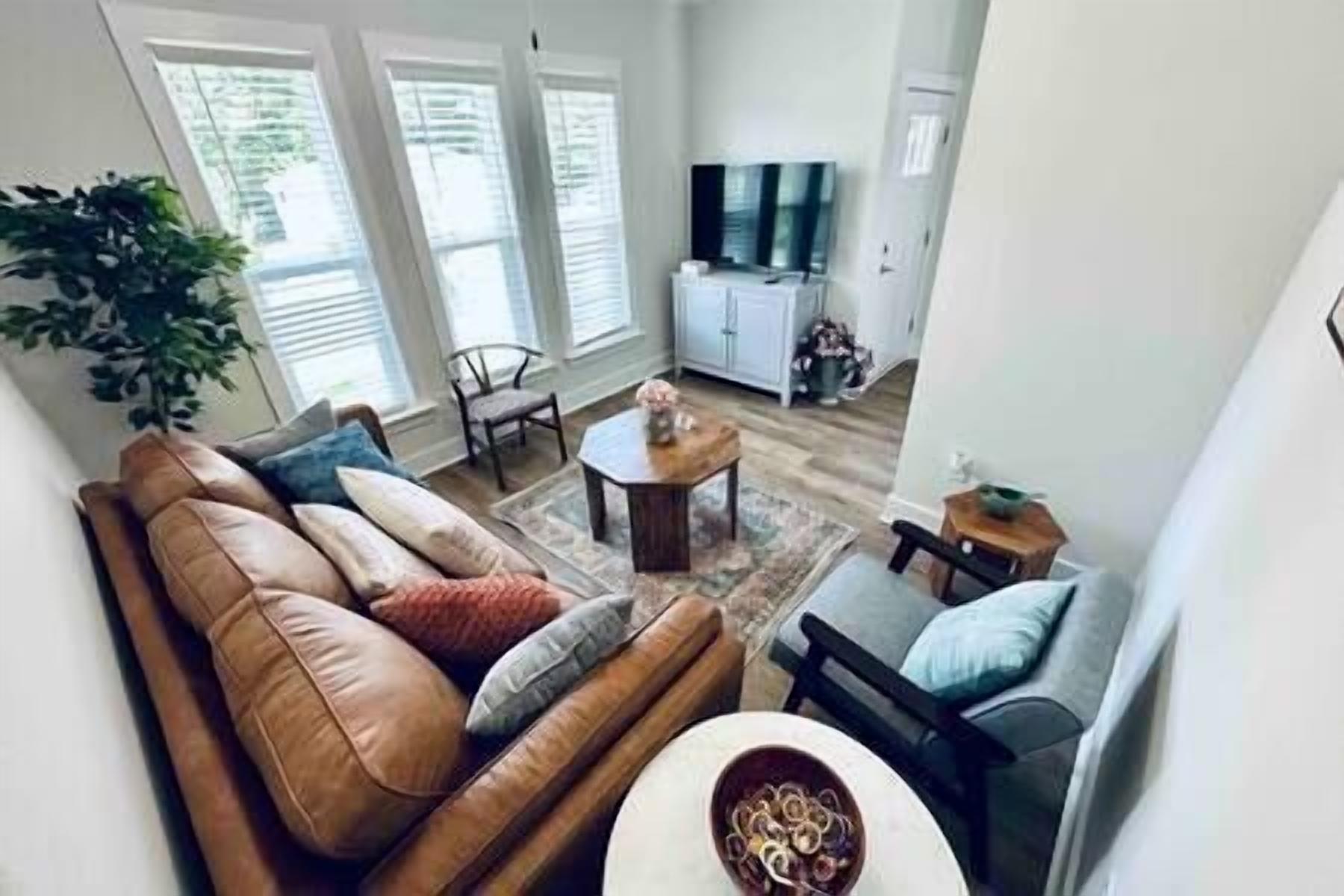 2 Masters Bedrooms Downtown! Minutes From Duke!