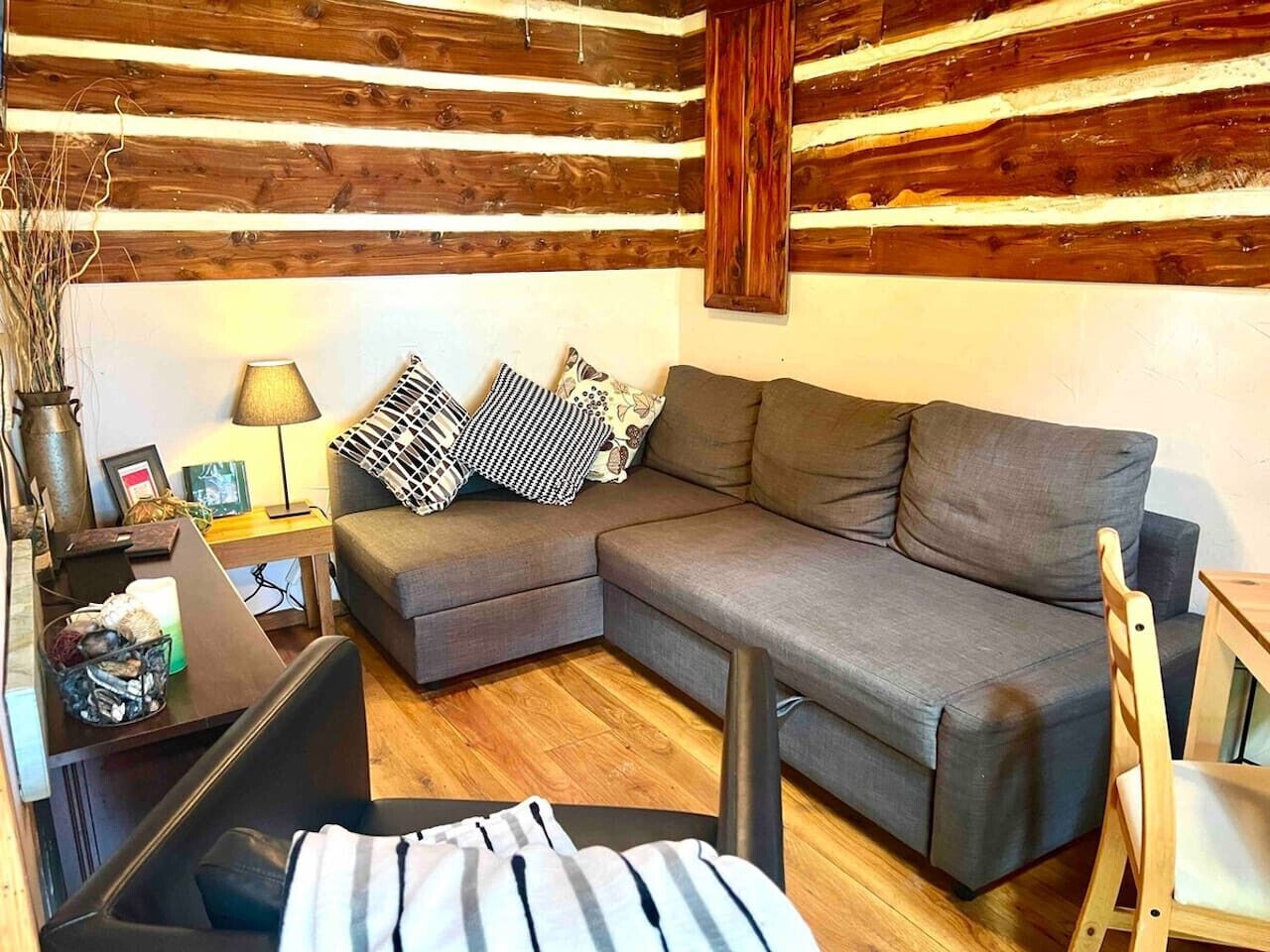 Smart TV, DVD player, stereo