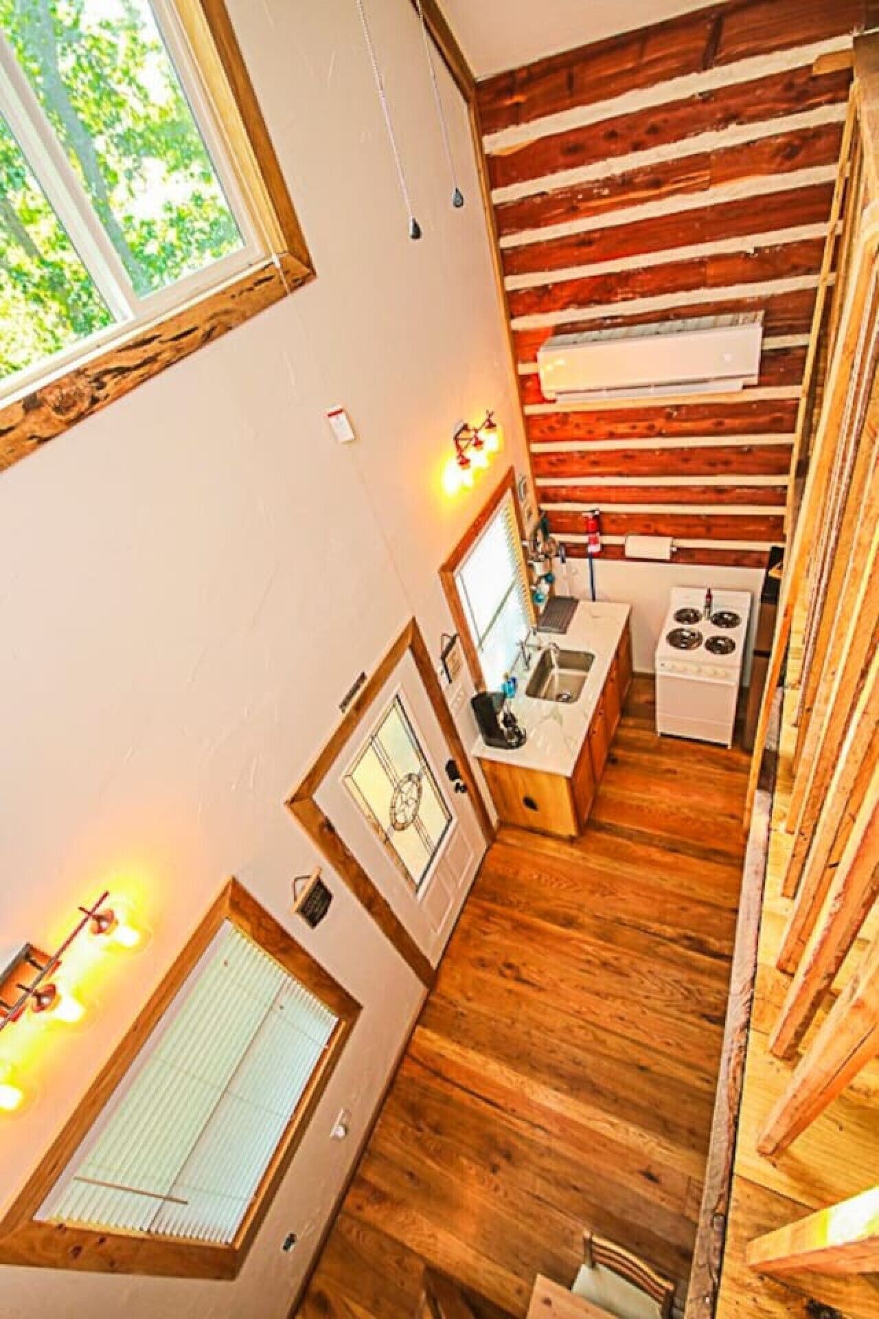 Fridge, microwave, oven, coffee/tea maker