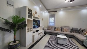 TV, stereo - Ibm Homes, Bukoto Kampala (Kampala)