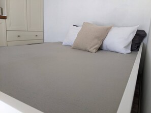 Bügeleisen/Bügelbrett, WLAN, Bettwäsche