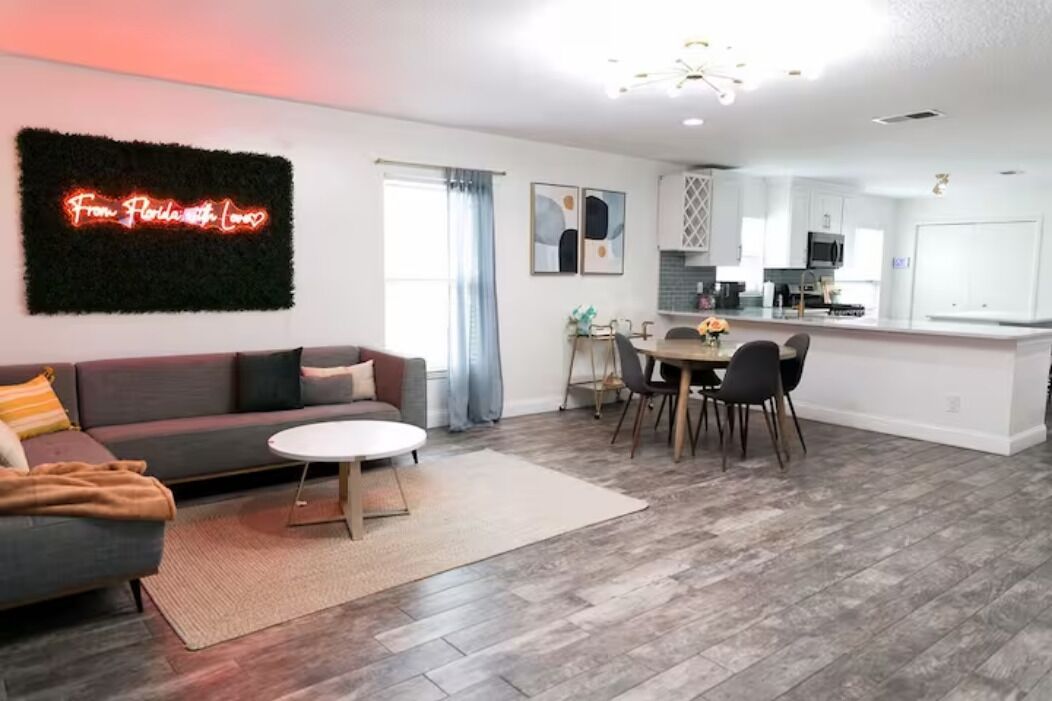 Contemporary home W/ private pool near I-Drive