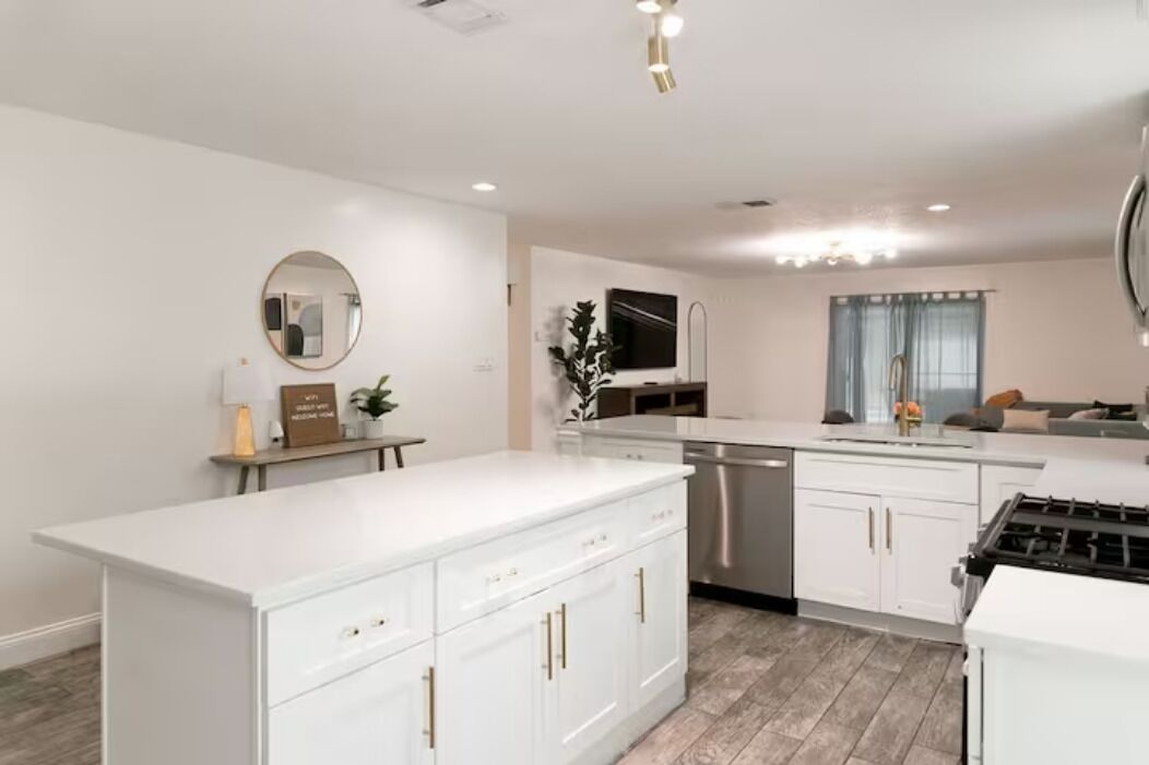 Contemporary home W/ private pool near I-Drive