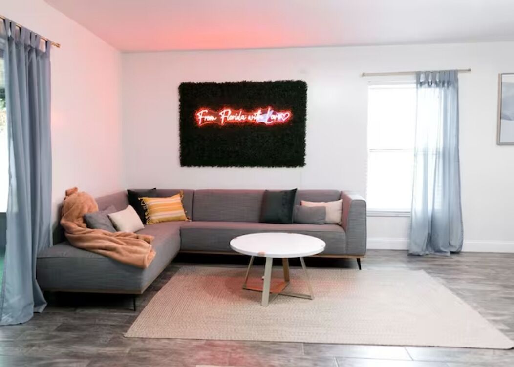 Contemporary home W/ private pool near I-Drive