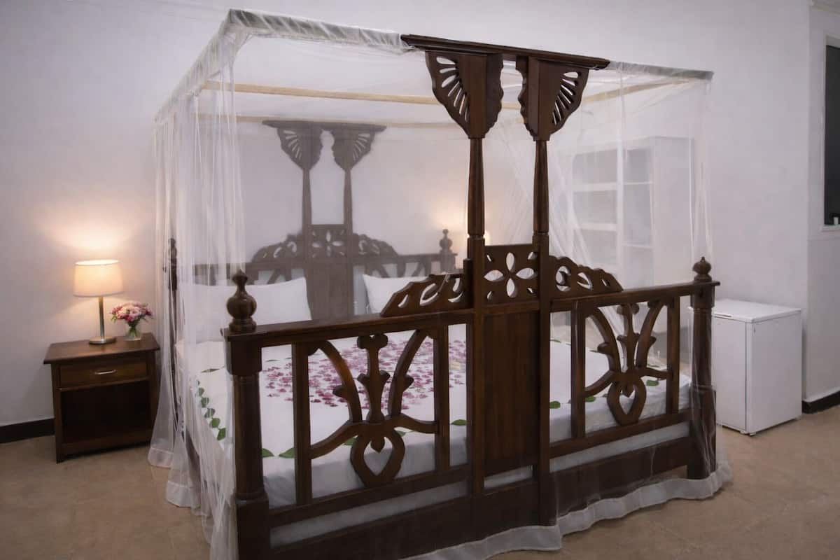 Double Room - Garden View | Minibar, in-room safe, desk, laptop workspace