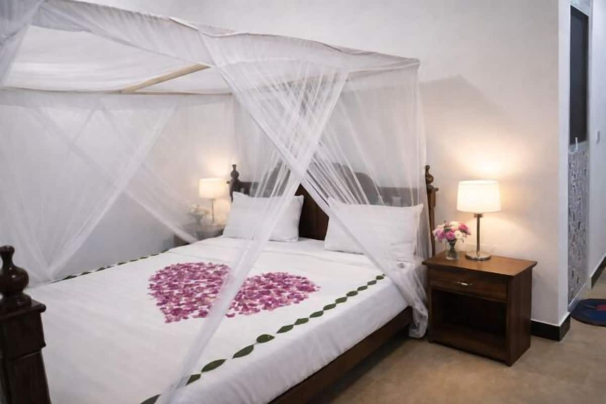 Minibar, in-room safe, desk, laptop workspace