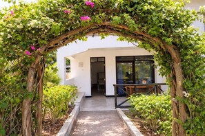 Standard Twin Room- Garden View | Balkong