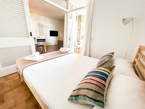 1 bedroom, internet, bed sheets