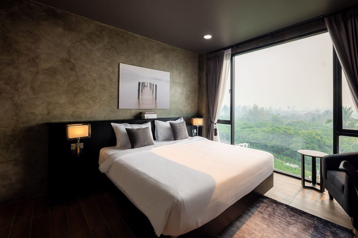 Deluxe Room | Individually decorated, desk, blackout drapes, free WiFi