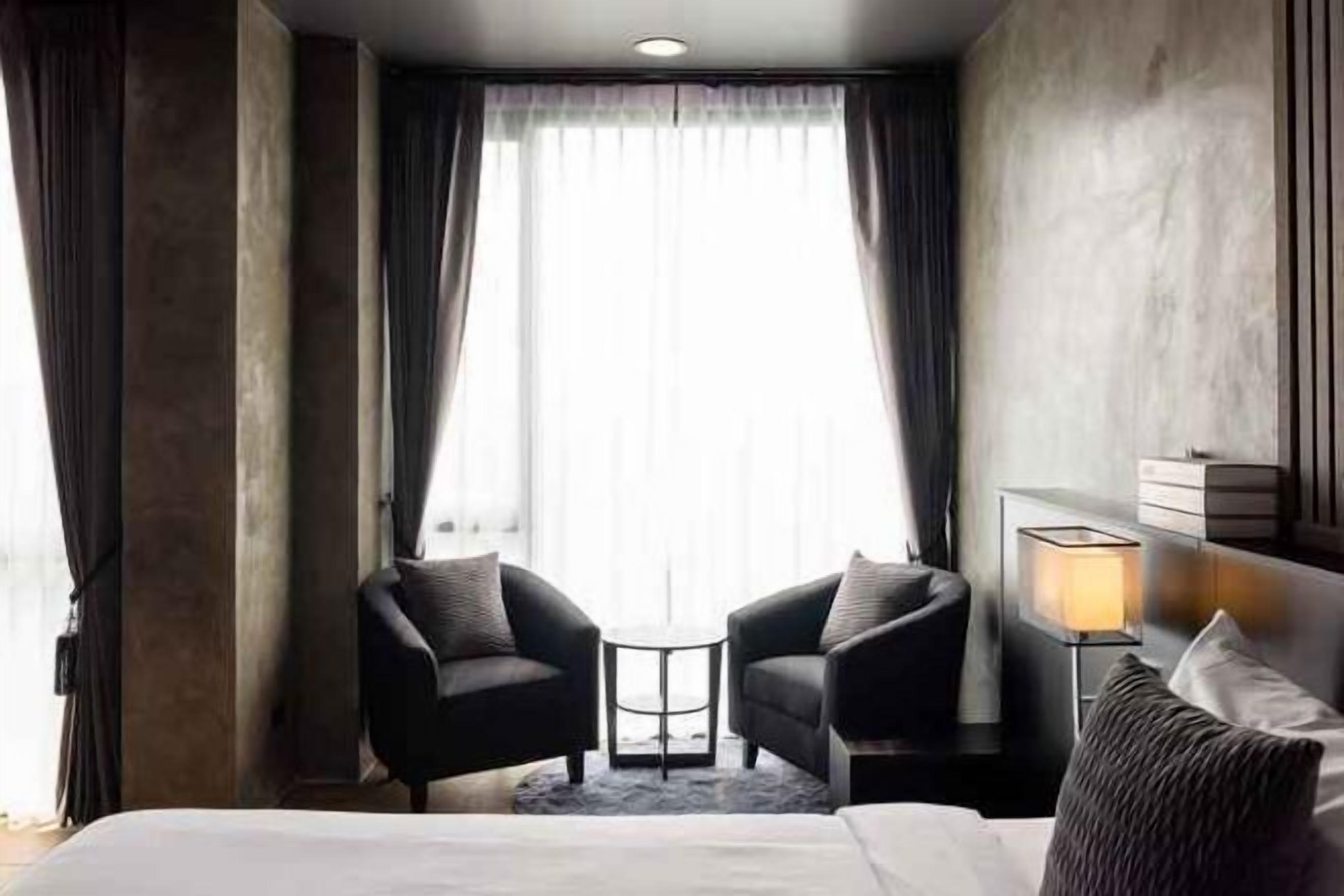 Individually decorated, desk, blackout drapes, free WiFi