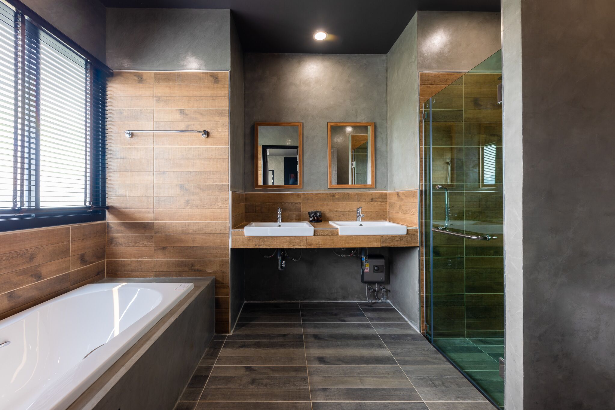 Family Quadruple Room | Bathroom | Free toiletries, hair dryer, towels, soap