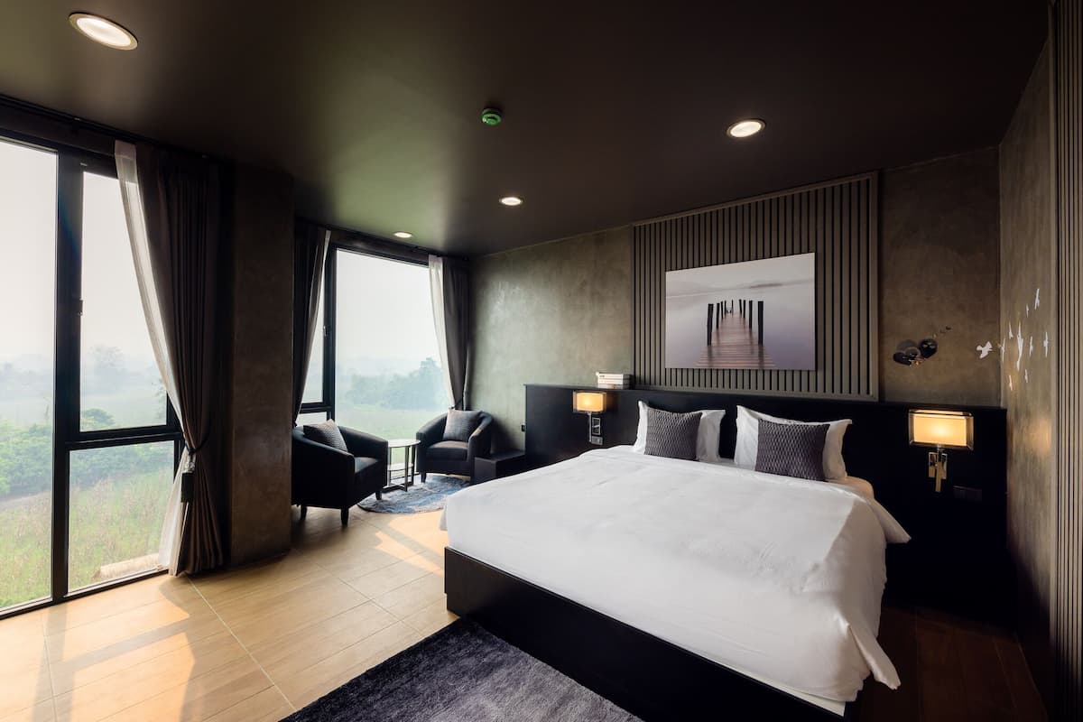 Premium Studio Suite | Individually decorated, desk, blackout drapes, free WiFi