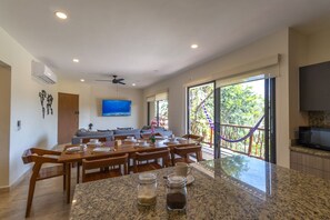 Premier Condo | Dining room