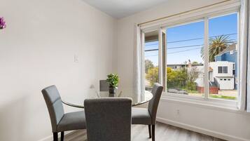 Tủ lạnh, lò vi sóng, lò nướng, bếp nấu