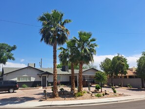 Exterior - Amazing Pool, Spa, and Outdoor Entertainment Center (Las Vegas)