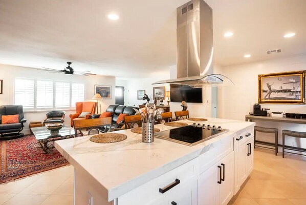 Interior - Amazing Pool, Spa, and Outdoor Entertainment Center (Las Vegas)