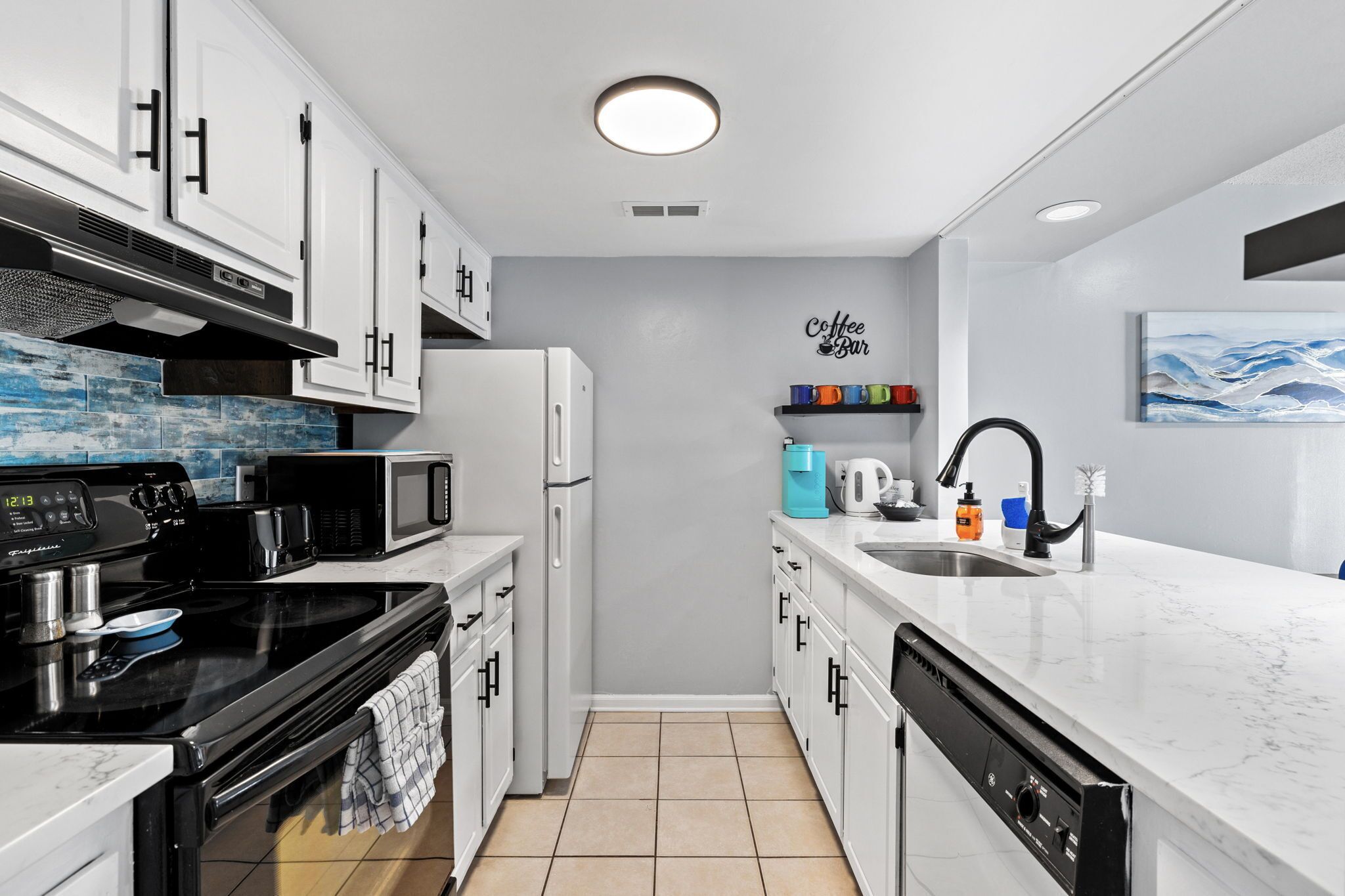 5 MIN WALK TO BEACH-KING BED-W/D IN UNIT/HI SPEED WIFI/ENTIRE TOWNHOME