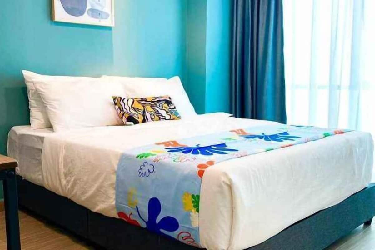 2 kamar tidur, minibar gratis, brankas, dan meja kerja