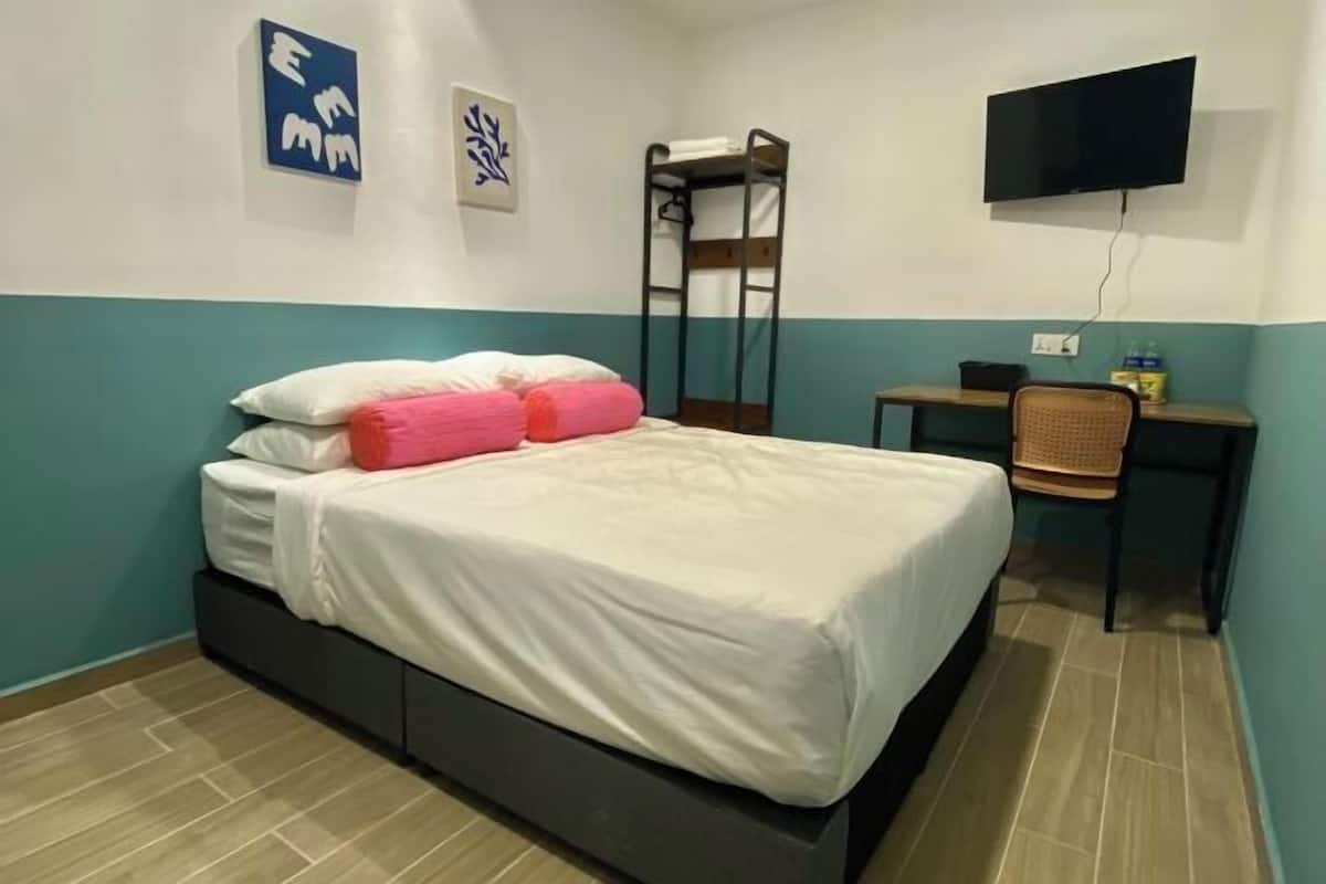 2 quartos, frigobar (abastecido com itens grátis), cofres nos quartos