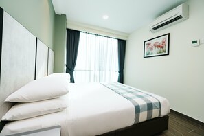 In-room safe, individually furnished, desk, laptop workspace - Chill Suites Kuala Lumpur (Kuala Lumpur)
