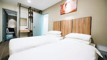 2 bedrooms, free minibar, in-room safe, desk
