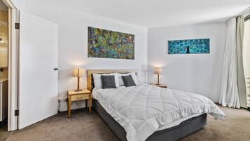 2 habitaciones, tabla de planchar con plancha, wifi y ropa de cama