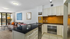 Micro-ondes, four, plaque de cuisson, lave-vaisselle