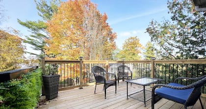 Cottage W LAKE VIEWS, beside waterfront trail and steps from beach