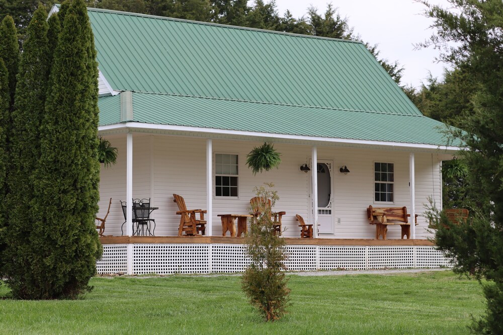 Good Hope Cottage- Amish Country / fire pit