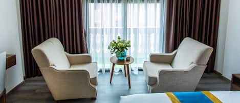 Premium Room | 1 bedroom, minibar, in-room safe, desk