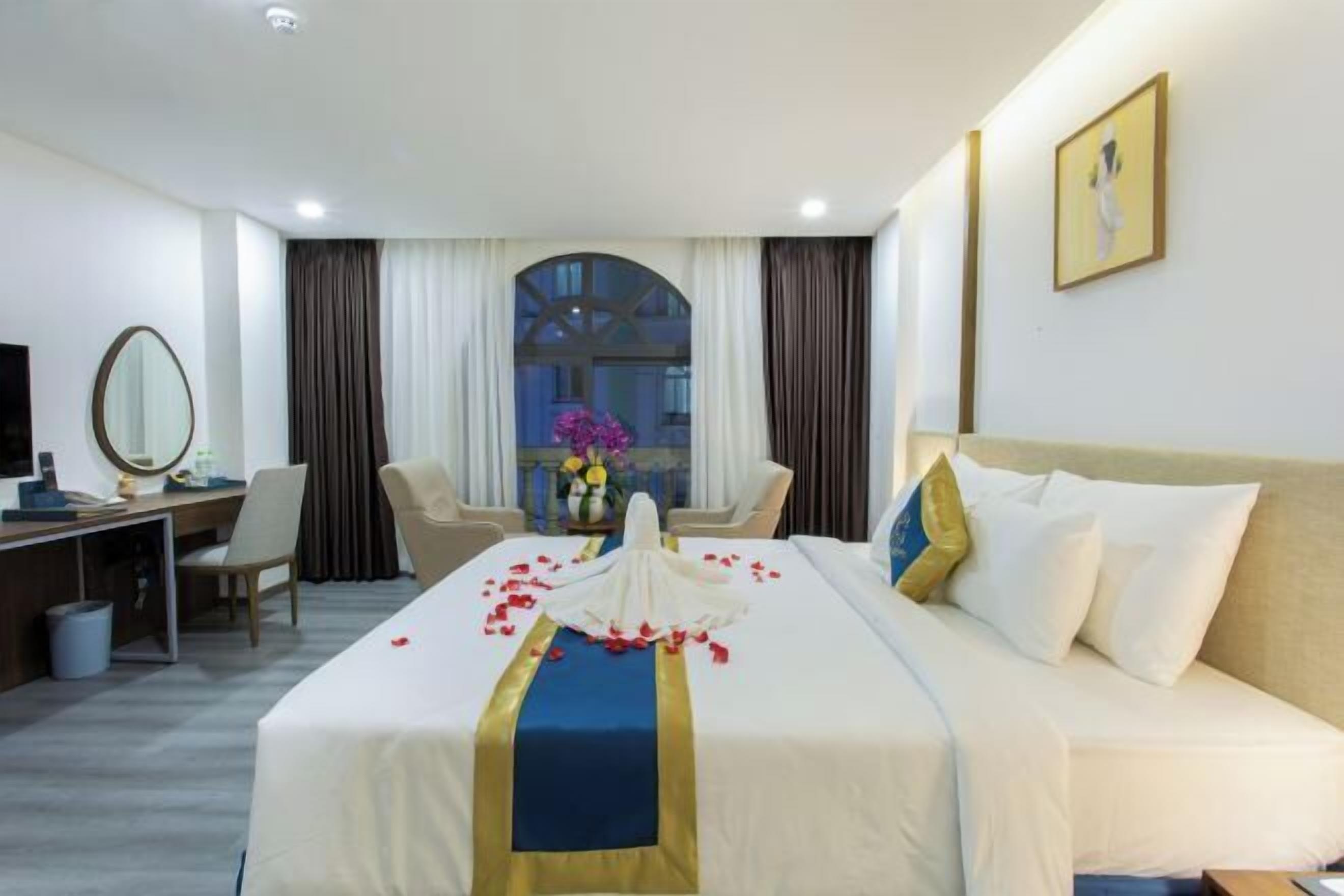 Minibar, in-room safe, desk, blackout curtains