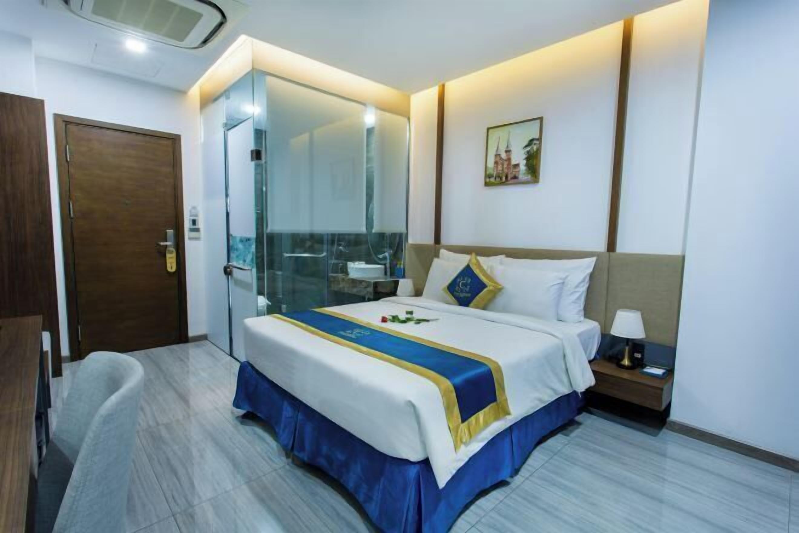 Minibar, in-room safe, desk, blackout curtains