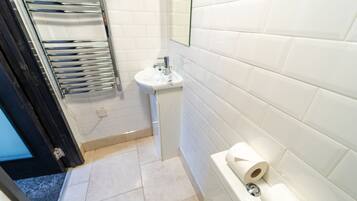 Standard Studio, Ensuite (Studio 2) | Bathroom