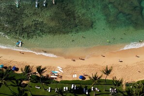 Beach nearby, sun-loungers, beach towels