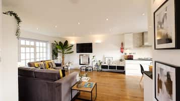 Luxury Apartment, Private Bathroom, Garden View (Riverwalk Apartment North) | Lounge