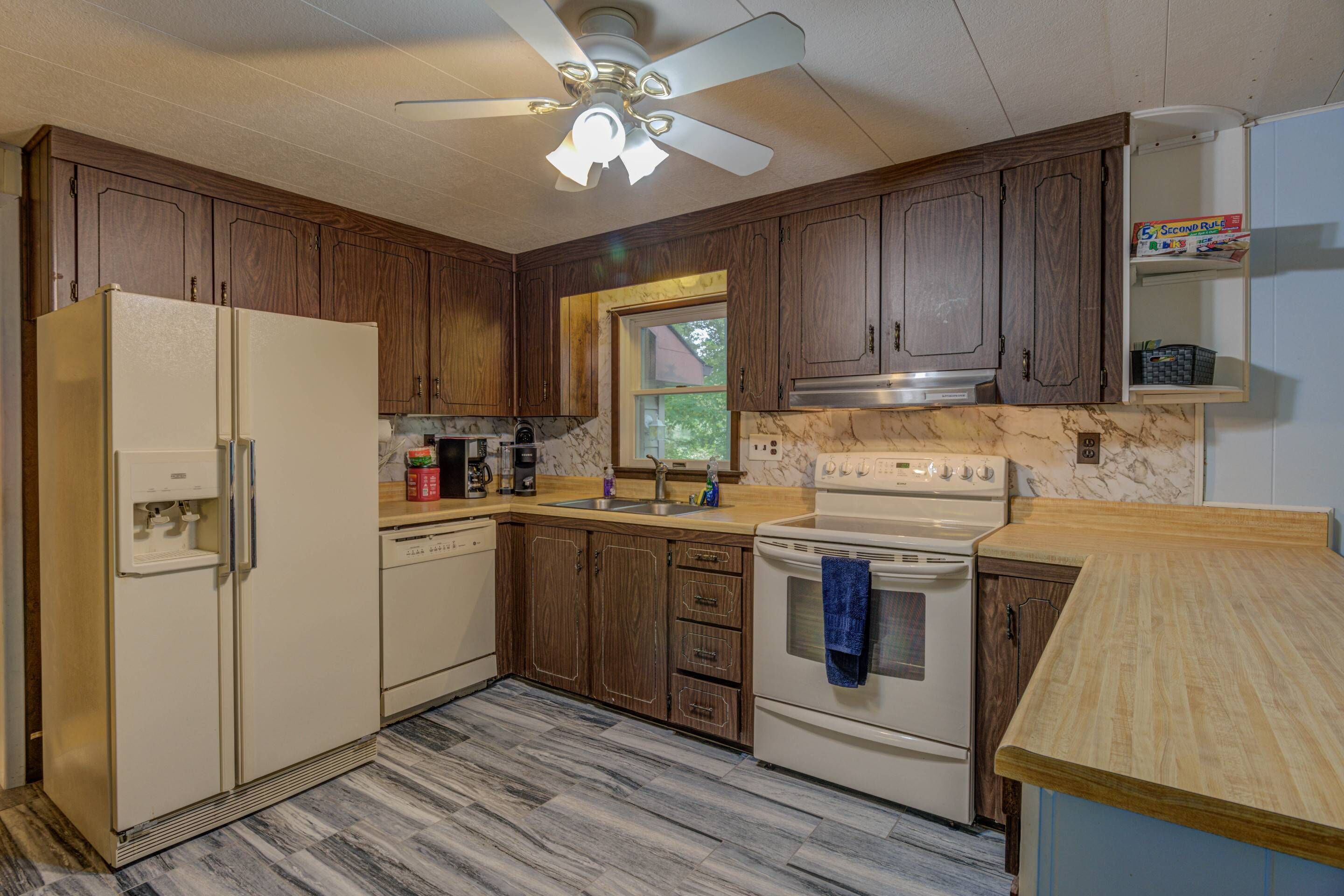 Cozy home in amenity-rich Ocean Pines. 3BR, 2BA Sleeps 8. 5 Pools. Private Ocean Beach Club