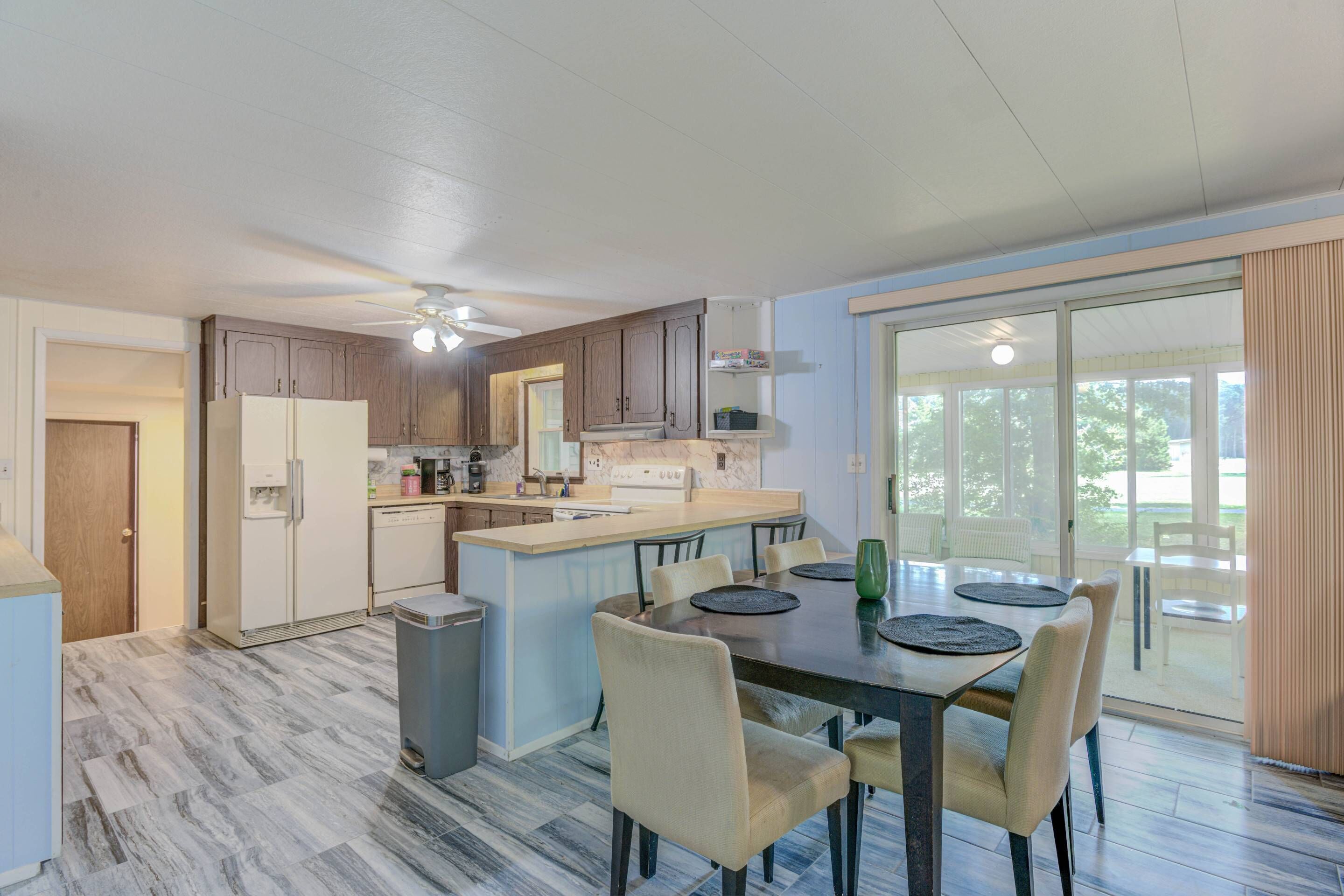 Cozy home in amenity-rich Ocean Pines. 3BR, 2BA Sleeps 8. 5 Pools. Private Ocean Beach Club