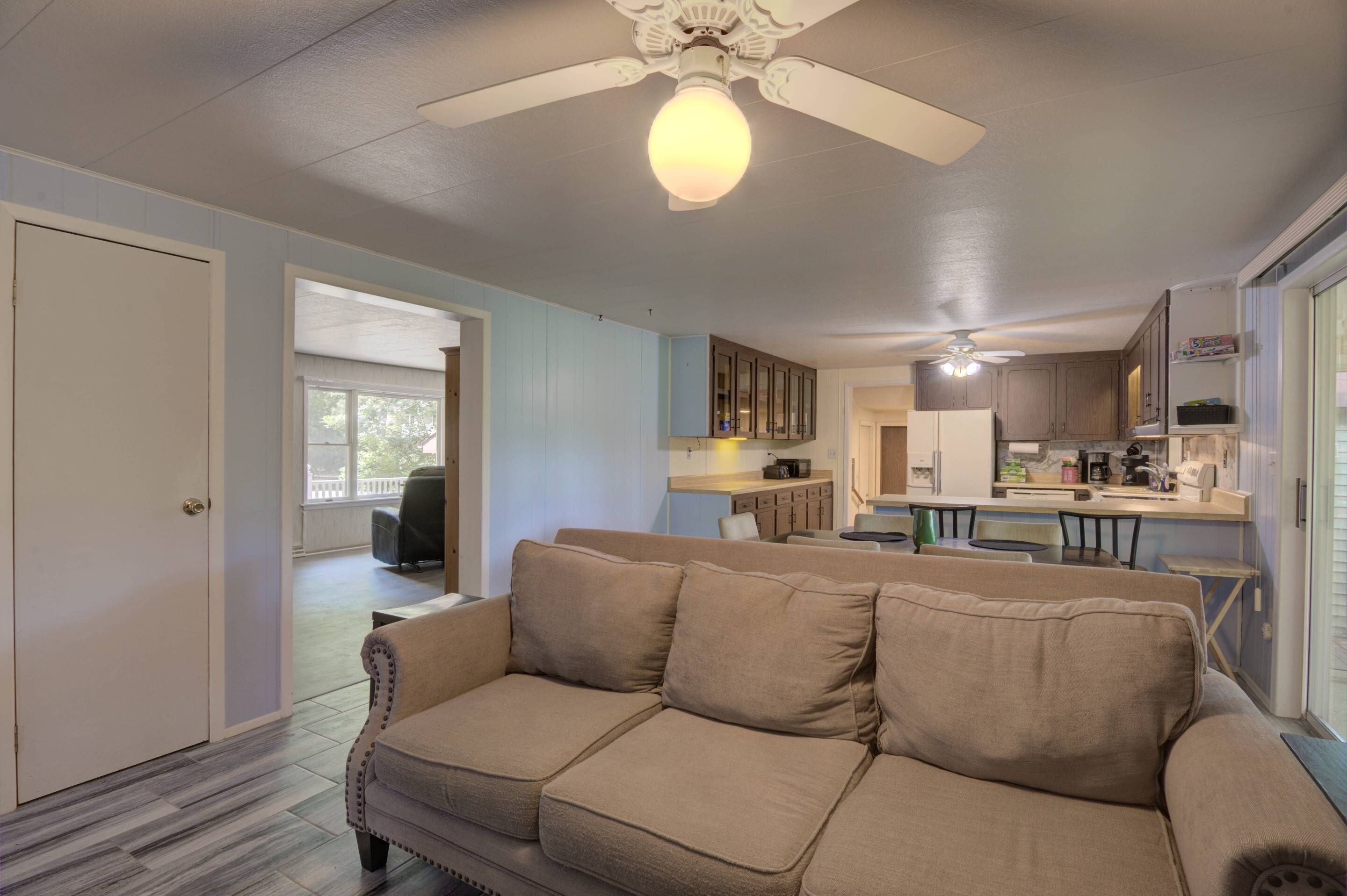 Cozy home in amenity-rich Ocean Pines. 3BR, 2BA Sleeps 8. 5 Pools. Private Ocean Beach Club