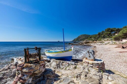 A 180 m de la Plage de la Verne, Charmante Maison de Vacances Climatisée, Jardin