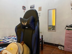 3 bedrooms, Internet, bed sheets - A Home Staycation for Everybody (Agoncillo)