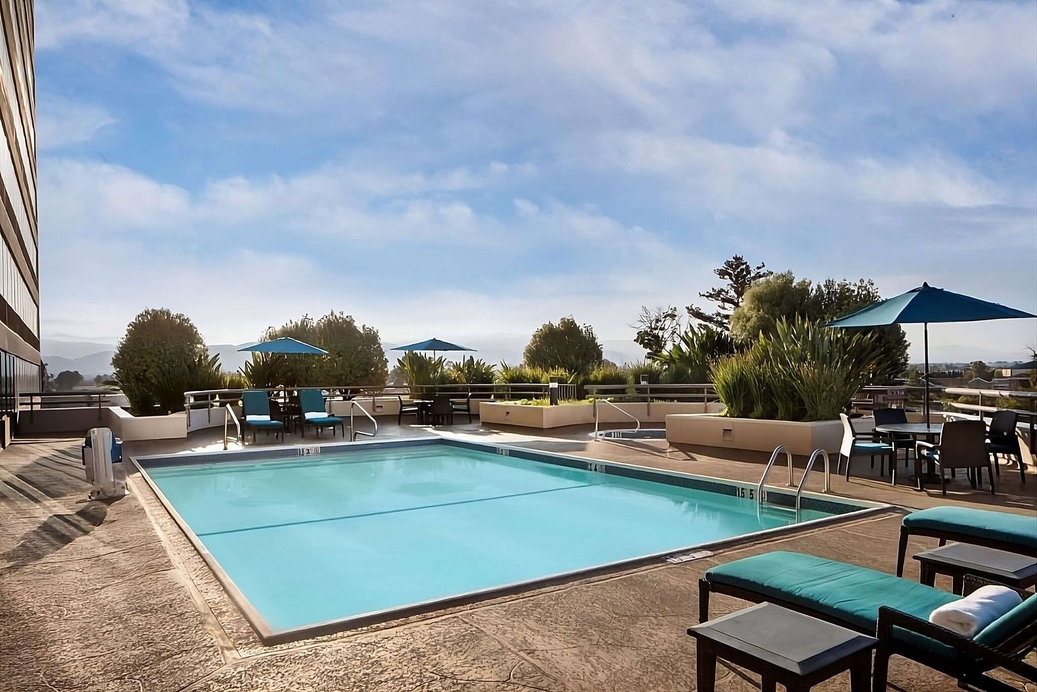 Relaxing Accommodation | Outdoor Pool, Pets Allowed, Near 49ers Museum