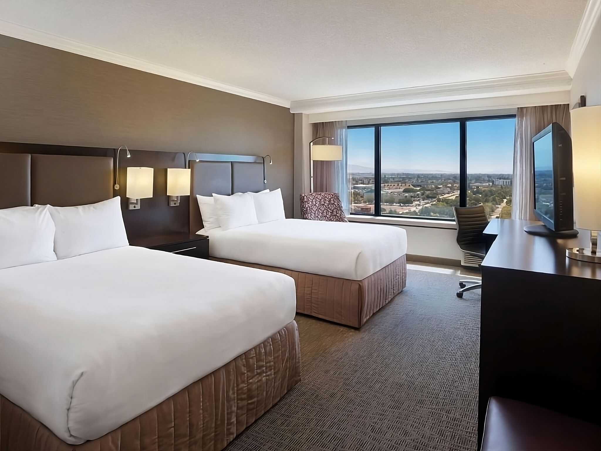 Stay Within 5 Mins to Norman Mineta San Jose Int'l Airport!