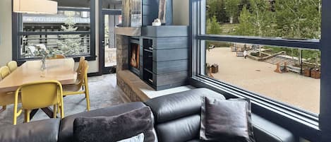 Télévision, cheminée