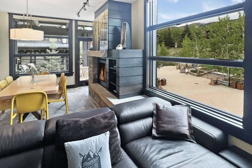 Best Location in Snowmass Village! With A/C, Amazing Views, Balcony, W/D, Gas FP & Shared HT