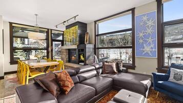 TV, fireplace