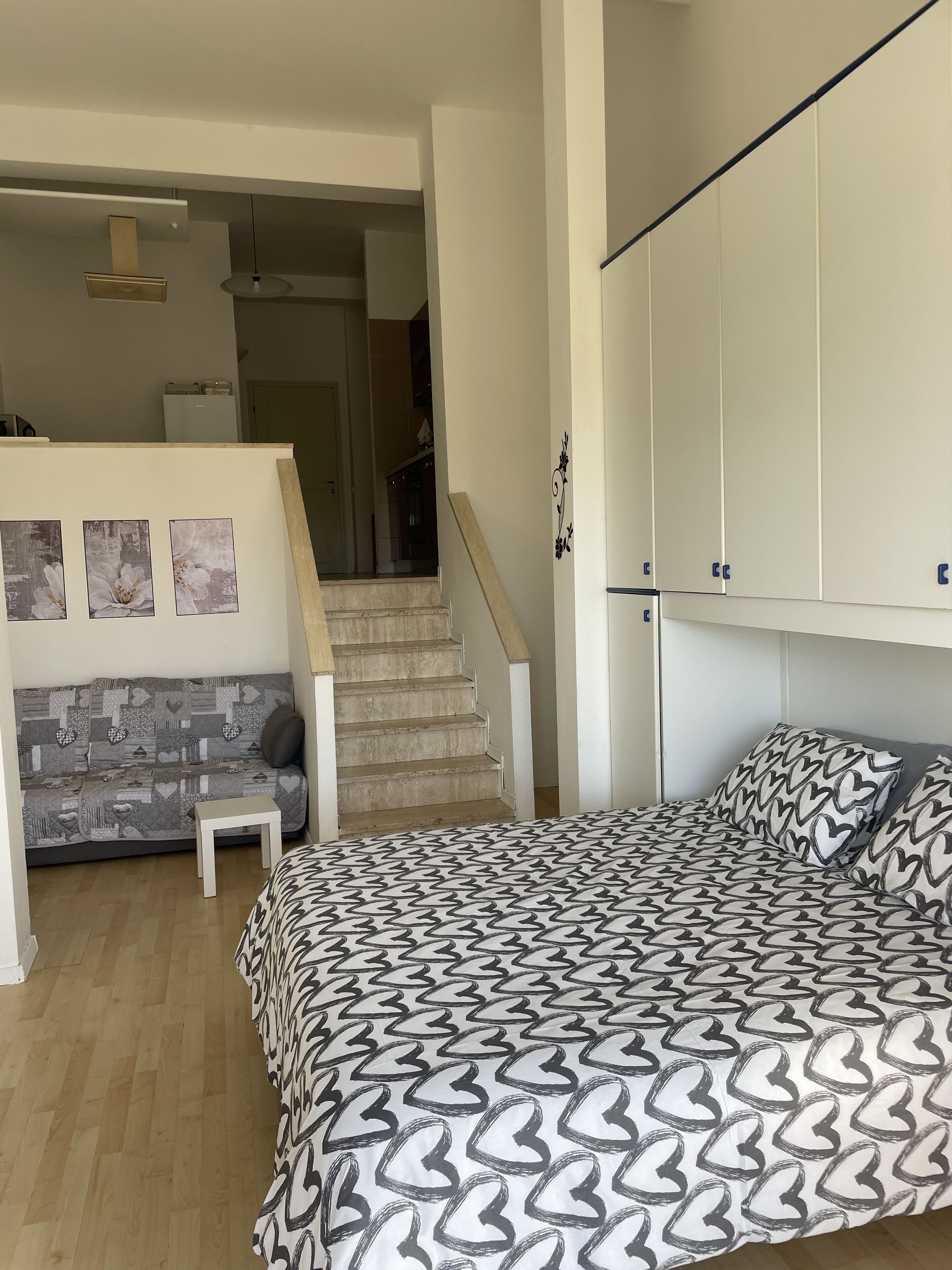 Loft a pochi km dal mare tra Liguria e Toscana con parcheggio privato.