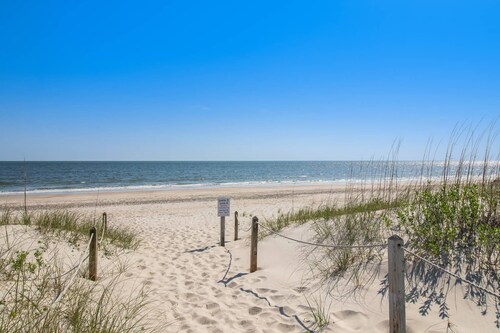 Amazing Ocean Views from Lovely 2 BR Condo w/ Pool at Oak Island Beach Villas.