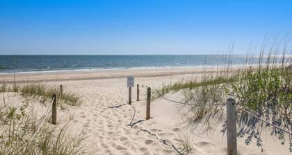 Amazing Ocean Views from Lovely 2 BR Condo w/ Pool at Oak Island Beach Villas.